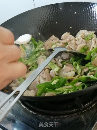 肉炒豆腐卷的做法步骤：15