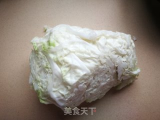 家常炒白菜的做法步骤：1