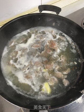 鸳鸯火锅羊肉汤的做法步骤：4