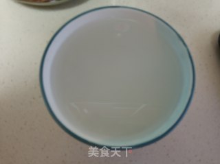 香菇鸡丝粥的做法步骤：1