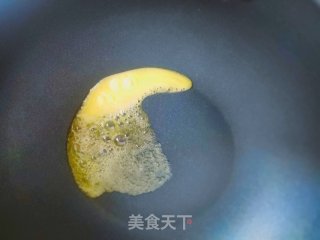 味道比电影院还好吃的简单快手爆米花：1大桶成本才几块钱的做法步骤：3