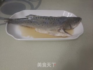 腊肠蒸鲈鱼的做法步骤：3