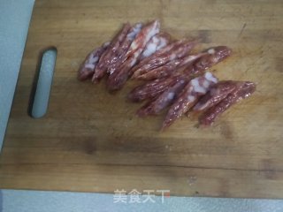 腊肠蒸鲈鱼的做法步骤：4