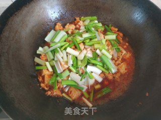 鸡肉蒜苗烧豆腐的做法步骤：7