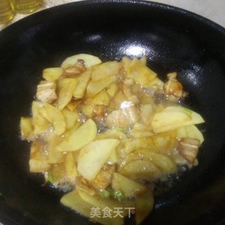 五花肉干豆腐炖土豆的做法步骤：5