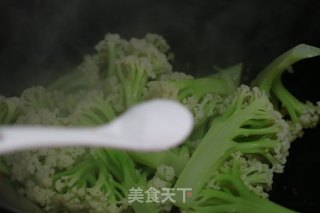 清炒花菜的做法步骤：2