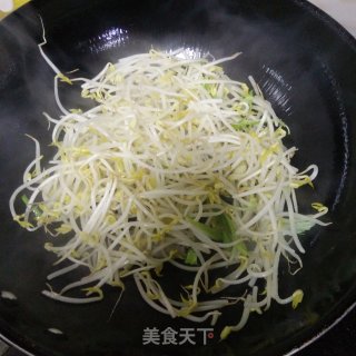 豆芽炒韭菜的做法步骤：3