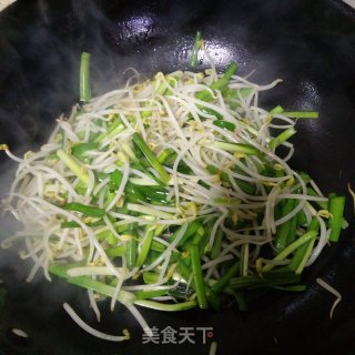 豆芽炒韭菜的做法步骤：4