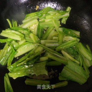 清炒油麦菜的做法步骤：4