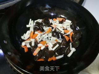 海鲜菇小炒的做法步骤：6