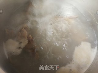 胡萝卜玉米猪颈骨汤的做法步骤：4