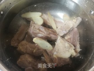 胡萝卜玉米猪颈骨汤的做法步骤：6