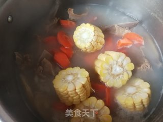 胡萝卜玉米猪颈骨汤的做法步骤：11