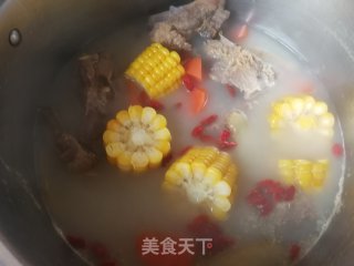 胡萝卜玉米猪颈骨汤的做法步骤：16