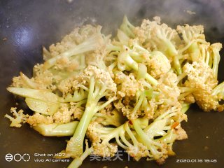 豆瓣酱肉片炒花菜的做法步骤：5