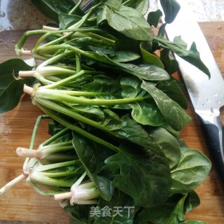 菠菜梗炒鸡蛋的做法步骤：1