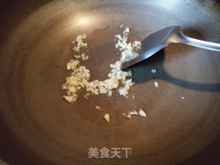 腊肠木耳炒荷兰豆的做法步骤：4