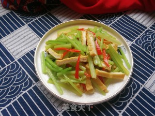 芹菜炒豆腐干的做法步骤：8