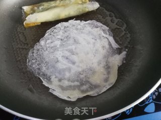 韭菜鸡蛋卷饼的做法步骤：2