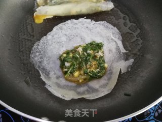 韭菜鸡蛋卷饼的做法步骤：3