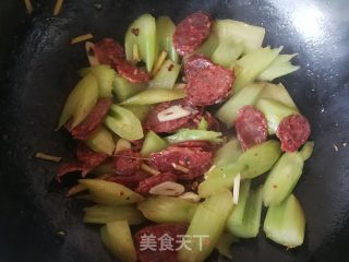 西芹炒腊肠的做法步骤：9