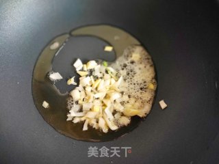 年夜饭必备的简单快手家常菜：韭菜炒豆腐的做法步骤：4