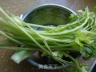 芹菜炒豆干的做法步骤：1