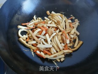 芹菜炒豆干的做法步骤：5