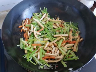 芹菜炒豆干的做法步骤：6