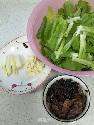 豆豉鱼炒油麦菜的做法步骤：5