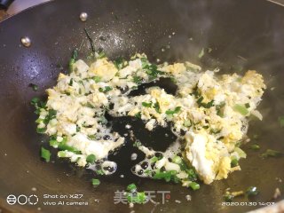 香葱蛋炒饭的做法步骤：1