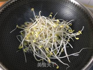 豆芽韭菜炒莴笋的做法步骤：4