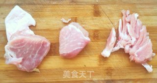 5分钟就能搞定的快手家常菜肉炒黄瓜的做法步骤：2