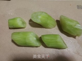 莴笋炒木耳的做法步骤：1