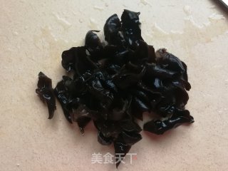 鱼头蛋花汤的做法步骤：3