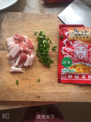 肉丝榨菜豆腐汤的做法步骤：1