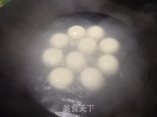 米酒芝麻汤圆的做法步骤：4