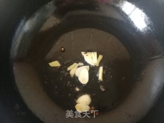 西芹木耳炒豆腐干的做法步骤：4