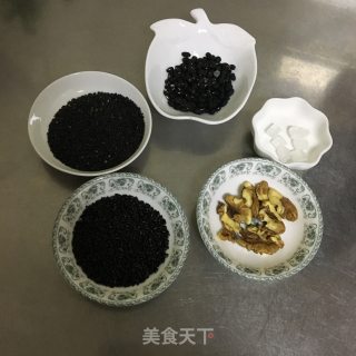 三黑米糊的做法步骤：1