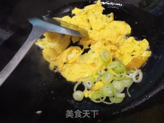 大葱鸡蛋炒饭的做法步骤：3