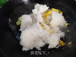 大葱鸡蛋炒饭的做法步骤：4