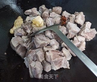 咖喱土豆牛腩的做法步骤：3