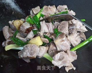 咖喱土豆牛腩的做法步骤：4