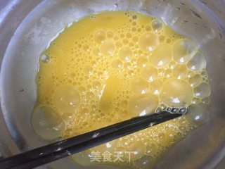 鸡油辣椒丝炒蛋的做法步骤：2