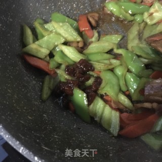 青椒回锅肉的做法步骤：12