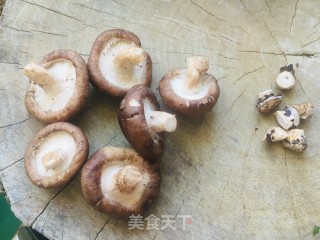 香菇炒油菜的做法步骤：2