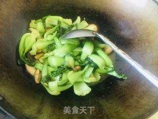 香菇炒油菜的做法步骤：7