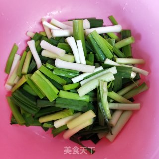 蒜苗腊肉焖饭(电饭锅版)的做法步骤：4