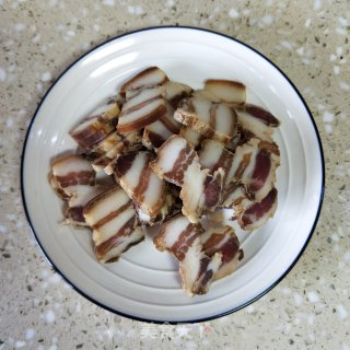 蒜苗腊肉焖饭(电饭锅版)的做法步骤：5