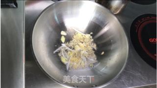 黑椒虾仁豆腐的做法步骤：2